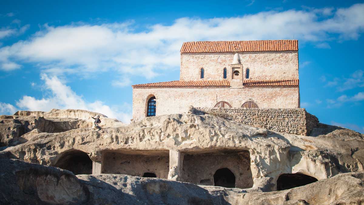 De las cavernas a los hogares, el viaje surrealista de la Humanidad 2020