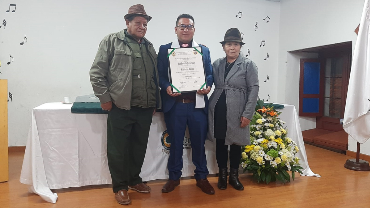Graduado crea método para aprender música carranguera