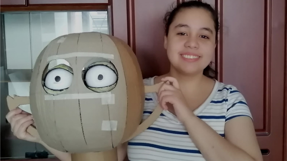Estudiante crea animatrónico para enseñar robótica