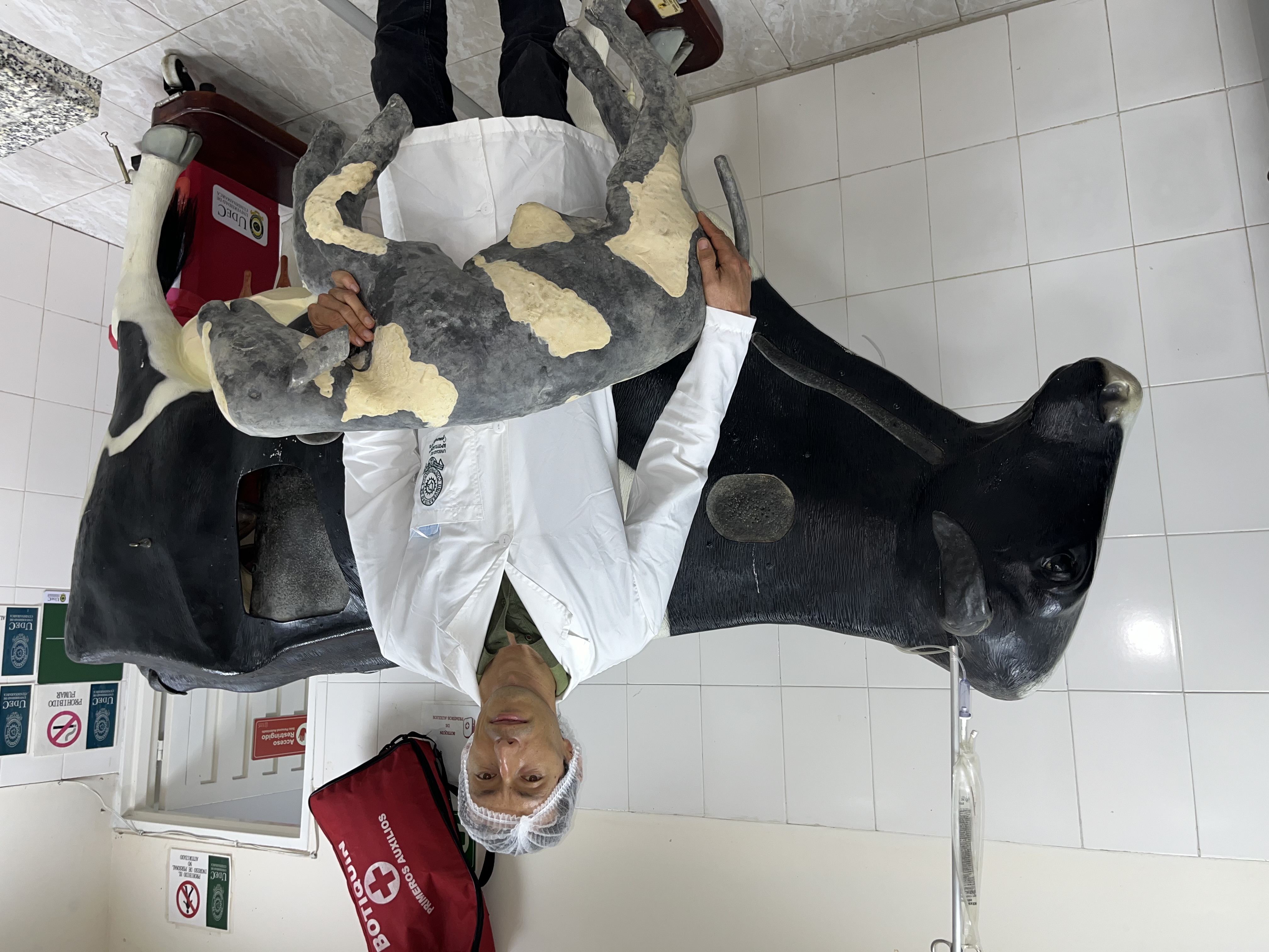 estudiante con elementos de practica