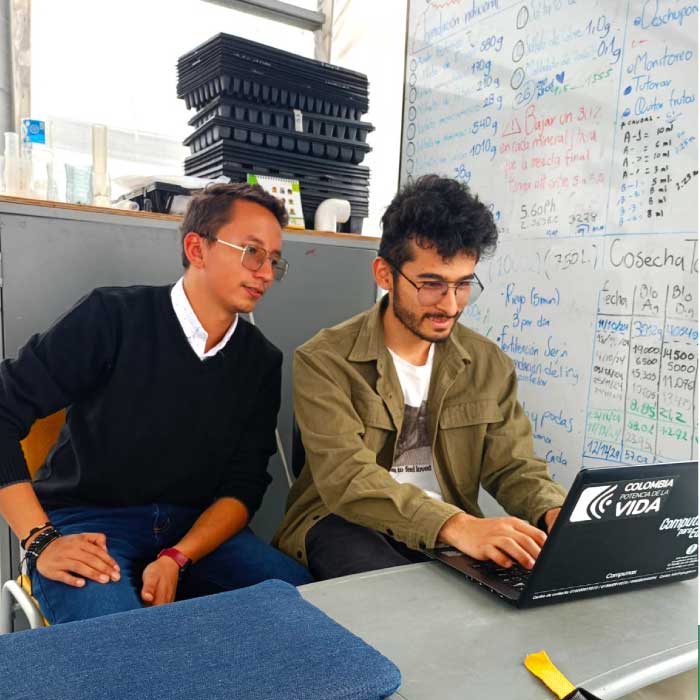 Fotografía de Estudiantes de Ingeniería de Sistemas