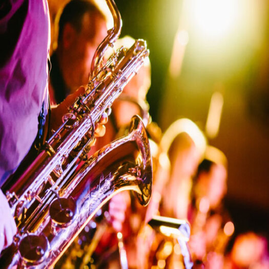Fotografía de saxofones
