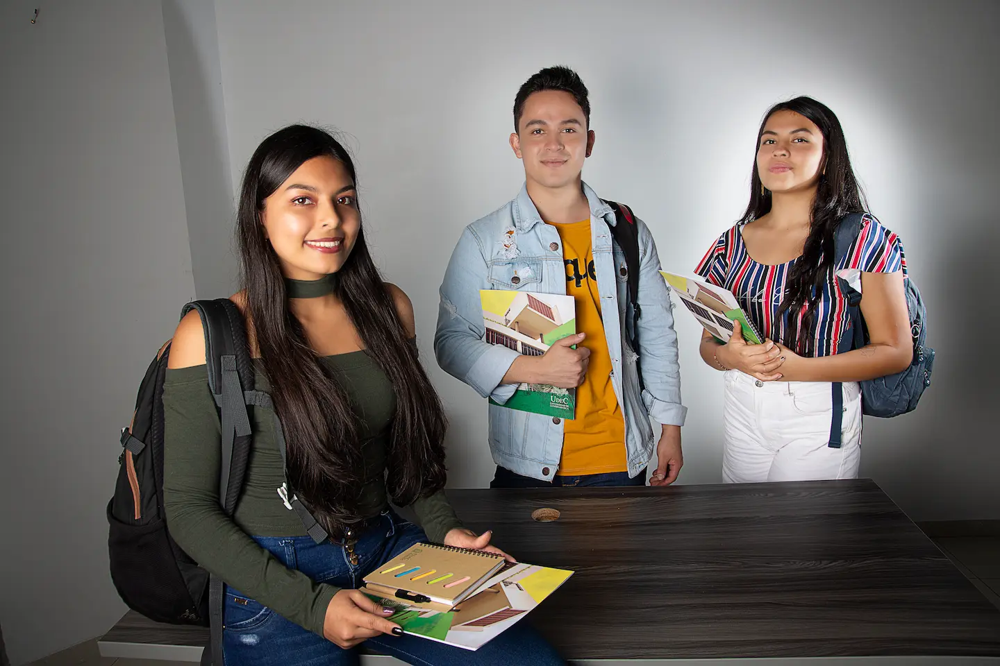 Imagen de niña teniendo una idea