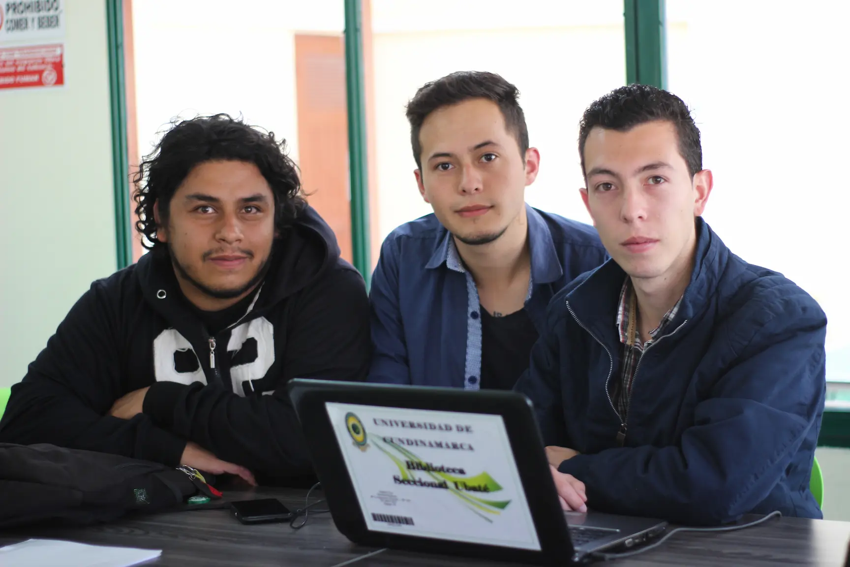 Imagen de niña teniendo una idea