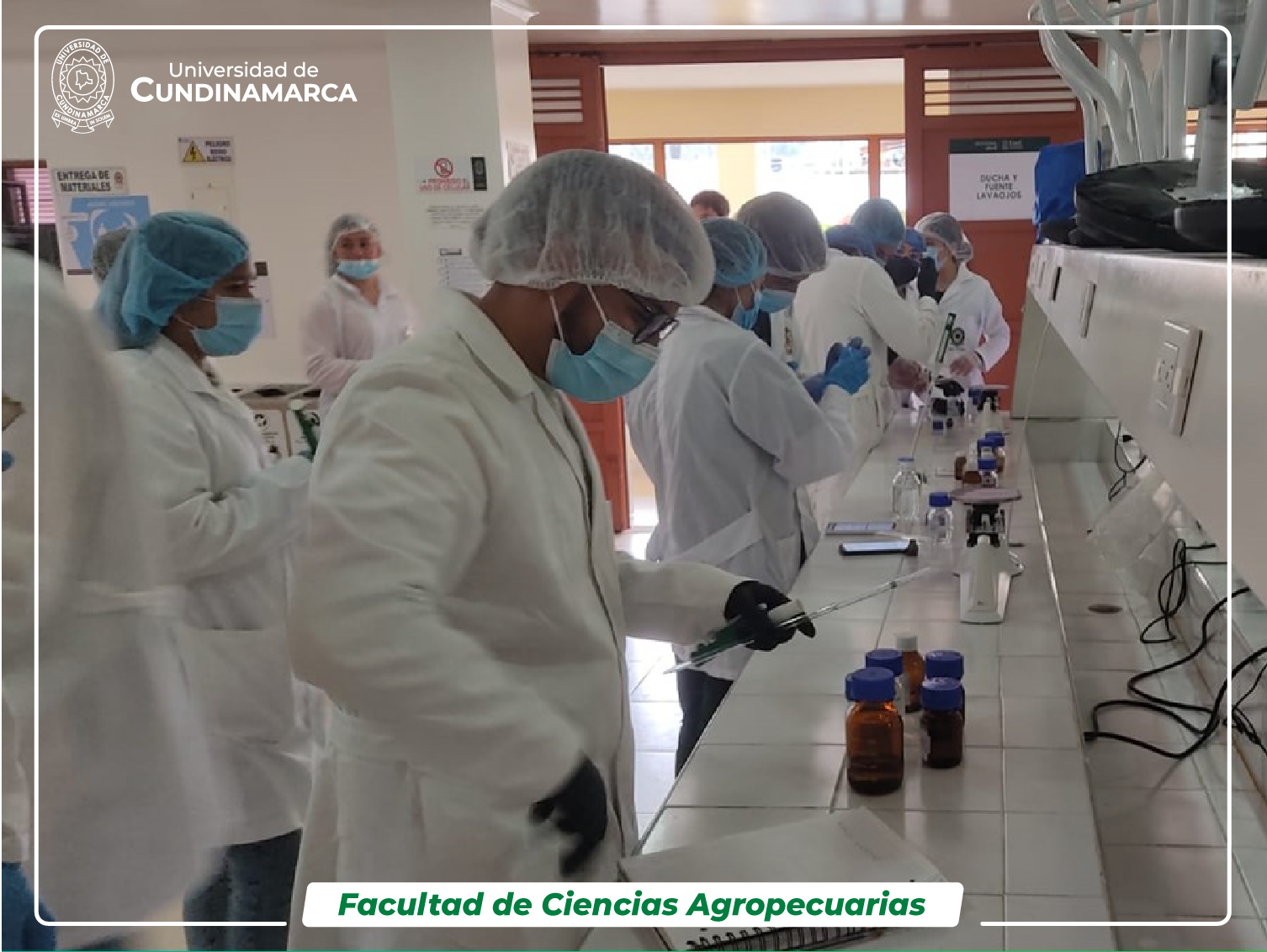 estudiantes en laboratorio
