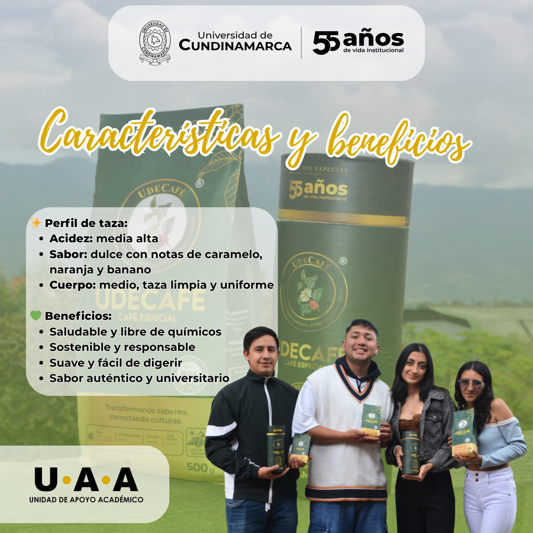 Grupo de jóvenes sosteniendo paquetes de UDECafé.