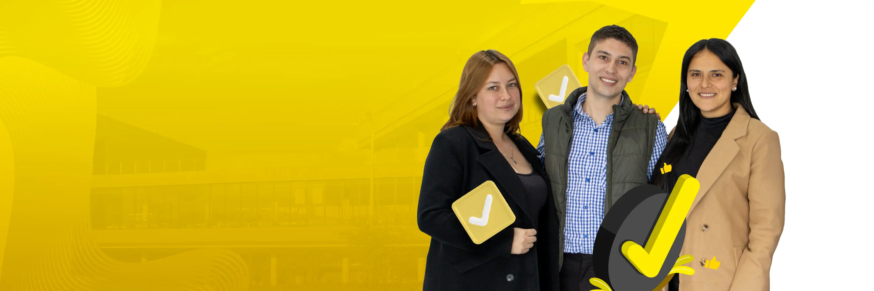 Tres personas posan juntas frente a un fondo gráfico amarillo con íconos de verificación