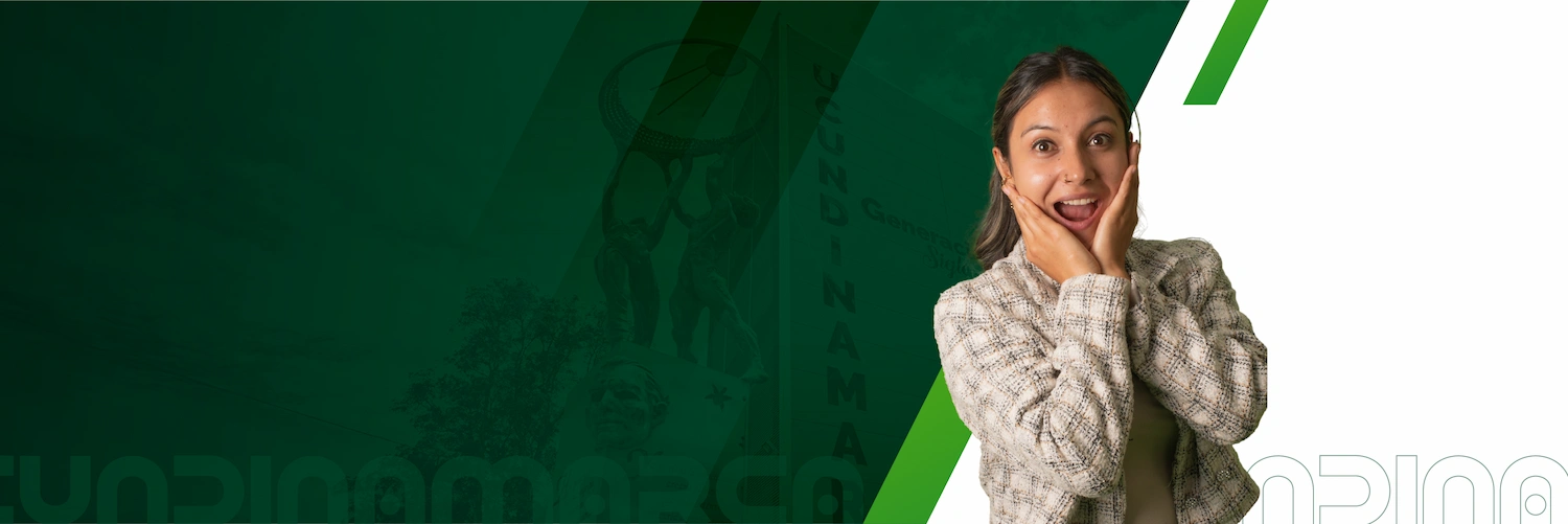 Fotografía de mujer administrativa sorprendida