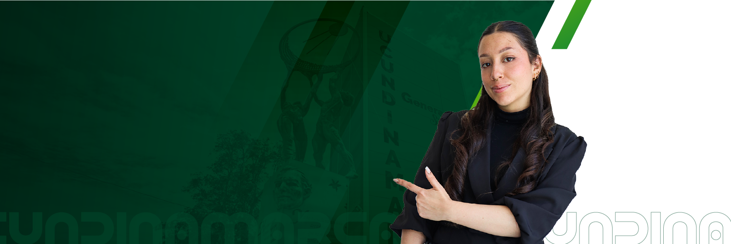 Profesional administrativa sonriendo y señalando el texto