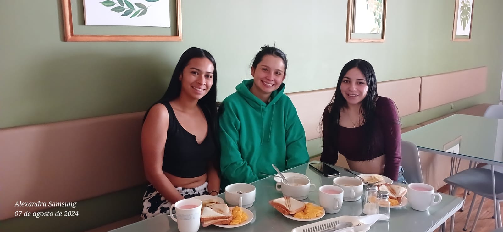Estudiantes en restaurante
